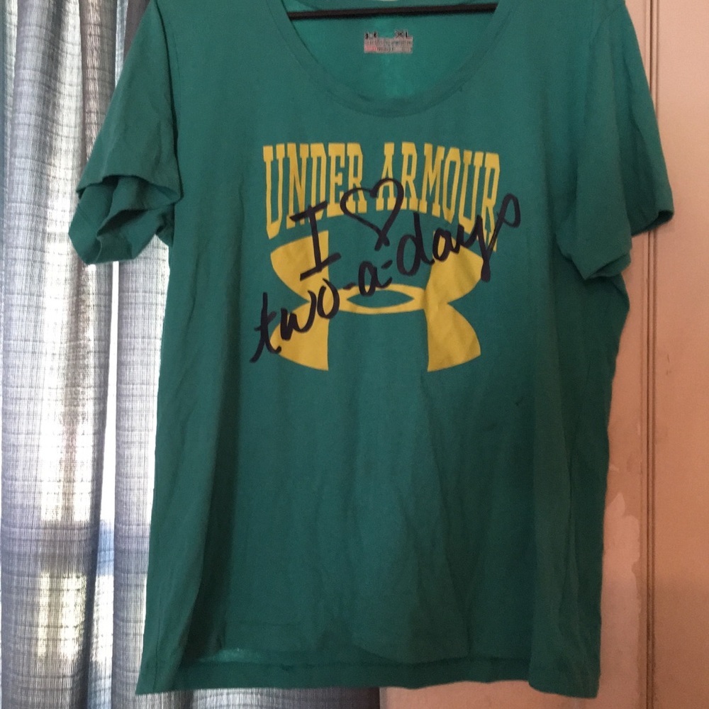 Women’s under armor shirt